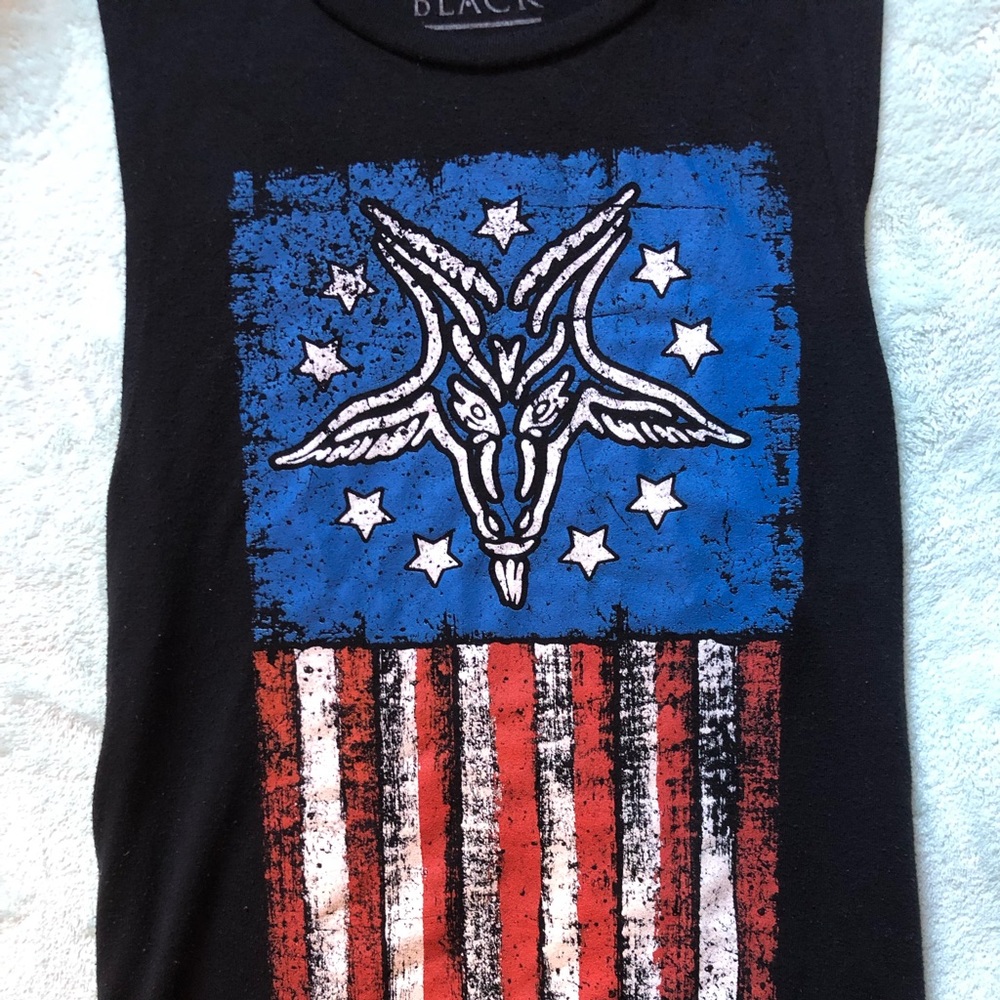 Blackcraft women’s American flag flowy tank top - size SM